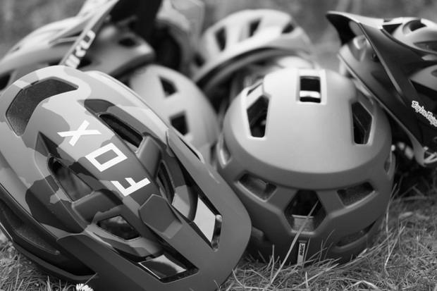 15 Best Mountain Bike Helmets 2017 image 1